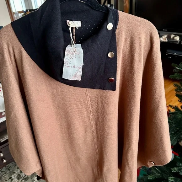 NWT Hem & Thread Poncho - Picture 2 of 7
